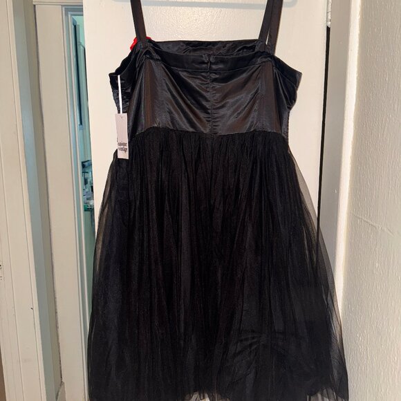Unique Vintage - Black Tulle 1950s Swing Dress with Red Rosettes (Size 3X/20) - Picture 5 of 6